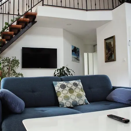 Andreja, Center * أوباتيا