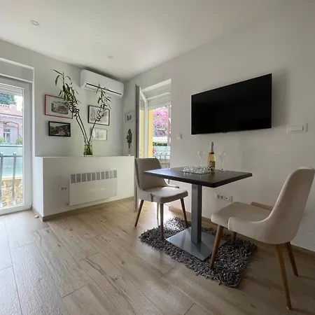 Andreja, Center أوباتيا