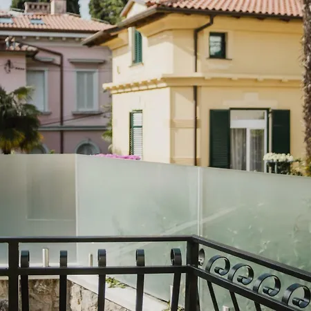 Andreja, Center * أوباتيا